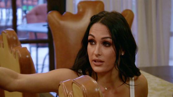 Nikki Bella Makes Mom Suspicious Of Mystery Man E Online Au 