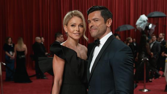 Kelly Ripa & Mark Consuelos - 2020 Oscars E! Glambot - E! Online