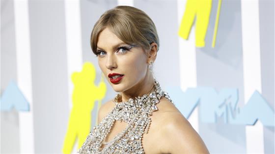 Taylor Swift Copyright Accusers Drop Shake It Off Lawsuit