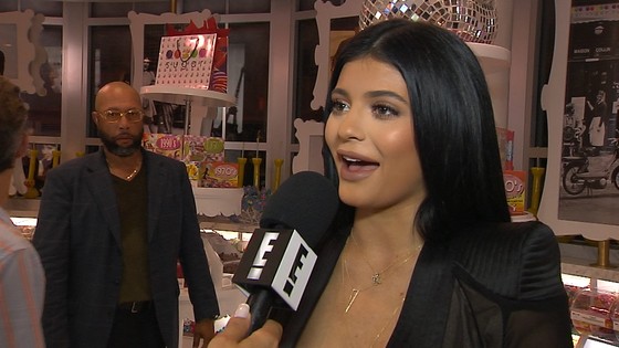 Kylie Jenner Denies Getting Breast Implants E News 