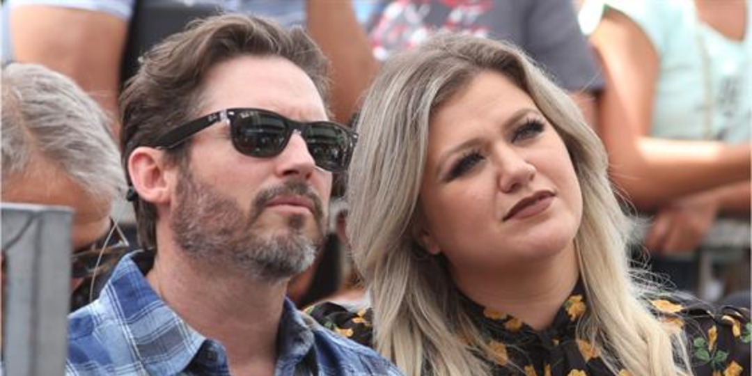Kelly Clarkson Says Talking About Divorce Is Hard to "Navigate" - E! Online.jpg