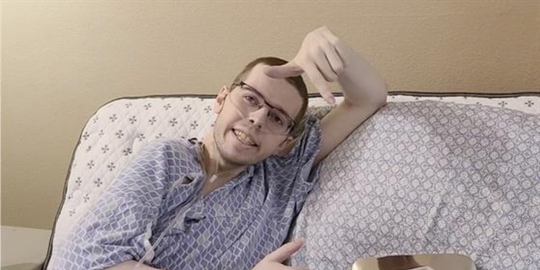 Minecraft YouTuber Technoblade Dead at 23 After Cancer Battle - E! Online.jpg