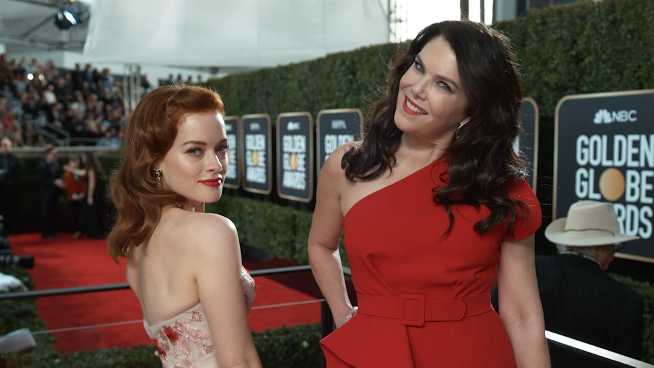 Jane Levy & Lauren Graham - 2020 Golden Globe Awards E! Glambot | E! News