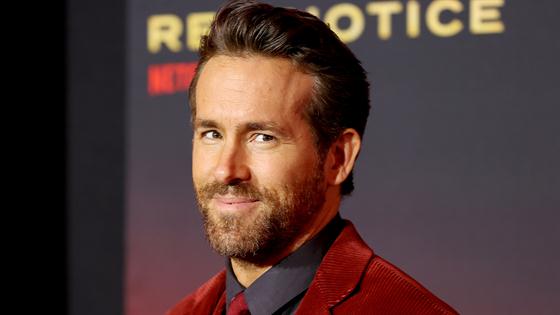 Ryan Reynolds Clarifies He's 'Not Even Remotely Serious' About James Bond  Role