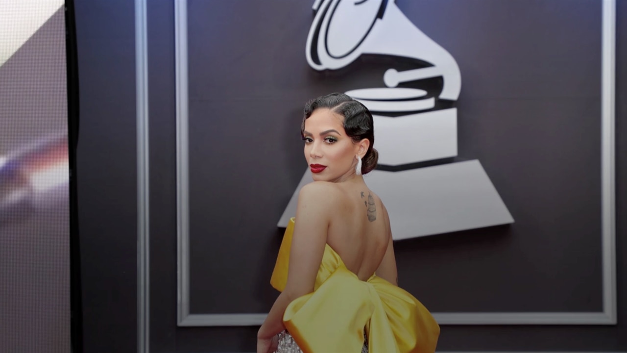 Anitta Mostra Bastidores Do Grammy Latino Em Vídeo Para Vogue Americana