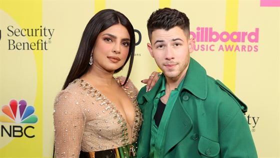 Priyanka Chopra and Nick Jonas Wedding Anniversary: 8 Bold Photos of the  Power Couple That Are Too Hot to Handle!