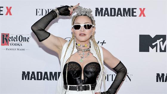 Madonna Goes Topless For Louis Vuitton Mona Lisa Bag