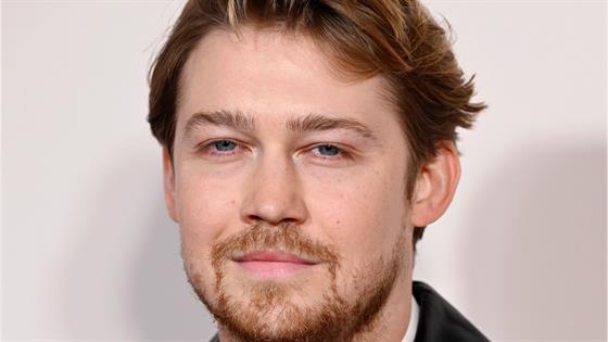 Taylor Swift’s Ex Joe Alwyn Makes Rare Public Appearance