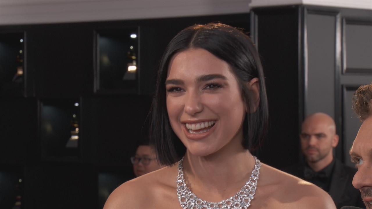 Dua Lipa Can't Stop Crying at 2019 Grammy Awards | E! News