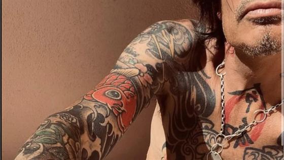 Tommy Lee Goes Full Frontal in NSFW Nude Photo - E! Online