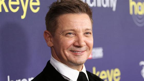 Jeremy Renner Enjoys Family Trip to Six Flags 3 Months After Accident