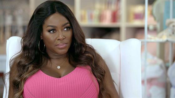 Kenya Moore Gets A Sign During Her Reading With Tyler Henry E Online