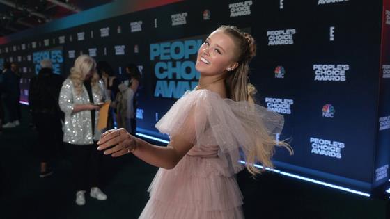 Jojo Siwa 2021 People S Choice Awards E Glambot