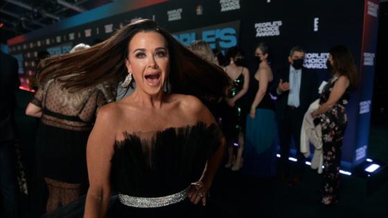 Kyle Richards - 2021 People's Choice Awards E! Glambot