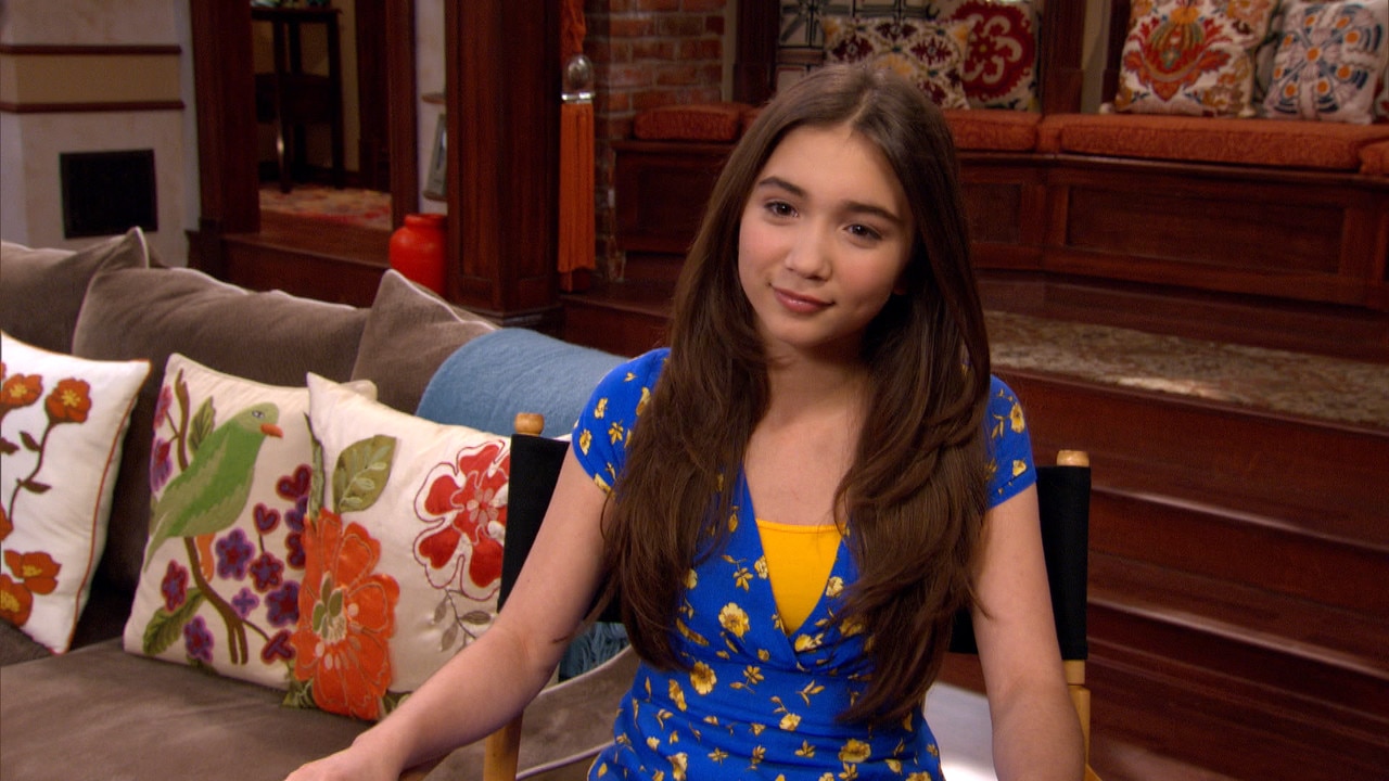 Rowan Blanchard Gives Girl Meets World Scoop E News 