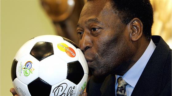 Soccer Pro Pele's Family Gives Health Update Amid Cancer Battle - E! Online