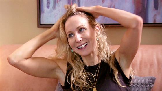 Nikki Glaser throws the first pitch at Cardinals game Thursday