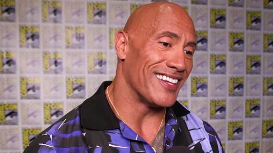 What Yoυng Rock's Uli Latυkefυ Learned Playing Dwayne Johnson - E! Online