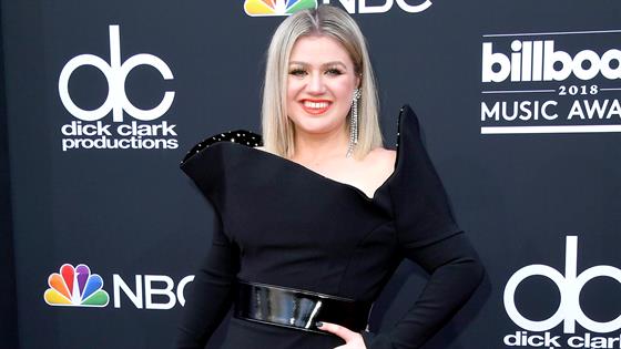 Kelly Clarkson Recalls Meeting Steve Carell After Name Drop