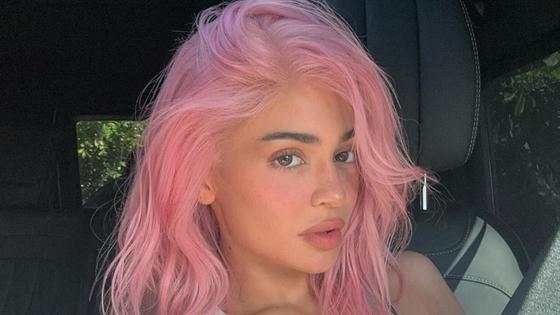 Kylie Jenners Pink Hair Proves King Kylie Is Back 9151