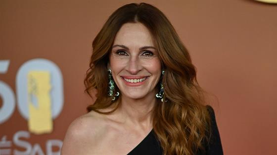 Julia Roberts Shares Rare Look at Twins Hazel and Phinnaeus on 21st Birthday