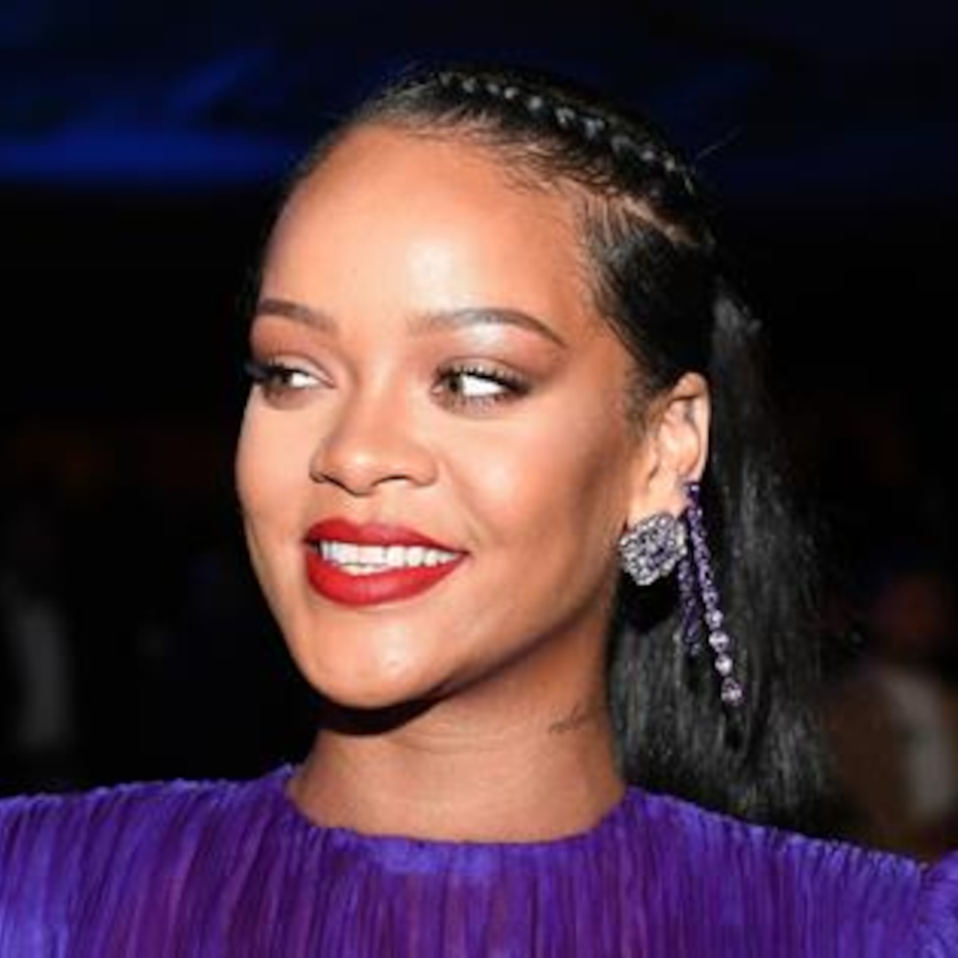 Rihanna S Butt Baring Savage X Fenty Leggings Has Internet Divided E Online Rihanna S Butt Baring Savage X Fenty Leggings Has Internet Divided E Online