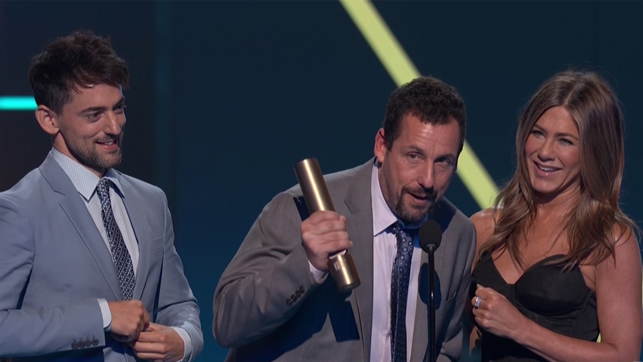Adam Sandler & Jennifer Aniston's Murder Mystery Wins PCA on People's Choice Awards - E! Online