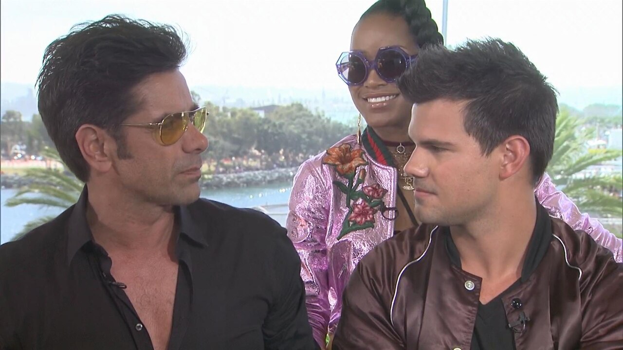 John Stamos Talks Shirtless Scream Queens Scene | E! News