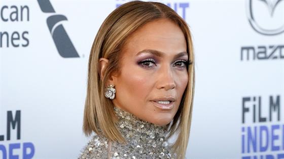 Ca Instagram Jennifer Lopez Sued For 150 000 Over An Instagram Photo E Online Ca