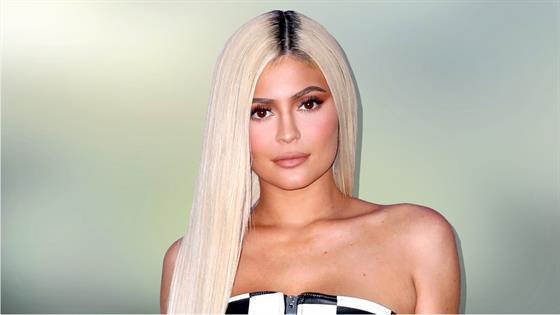 Kylie Jenner Shows Off Toned Abs After Hospitalization E Online 