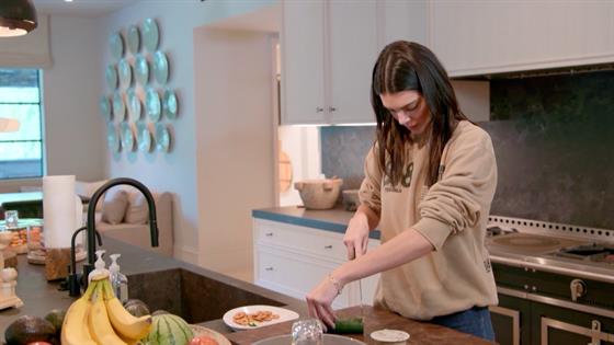 The Internet Is Astonished by Kendall Jenner's Cucumber Cutting Skills - E!  Online