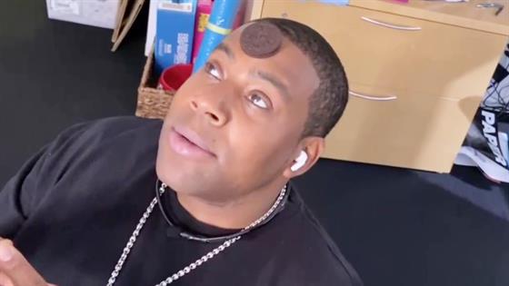 Kenan Thompson Plays HILARIOUS Cookie Face Game