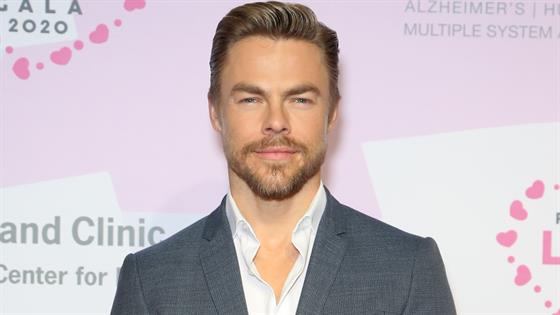 Derek Hough Reveals His Love Language - E! Online