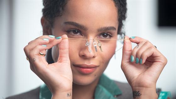 House ambassador Zoë Kravitz gives new meaning to “cat woman” in Tiffany  HardWear. Link in bio. #ThisIsTiffany #TiffanyHardWear…