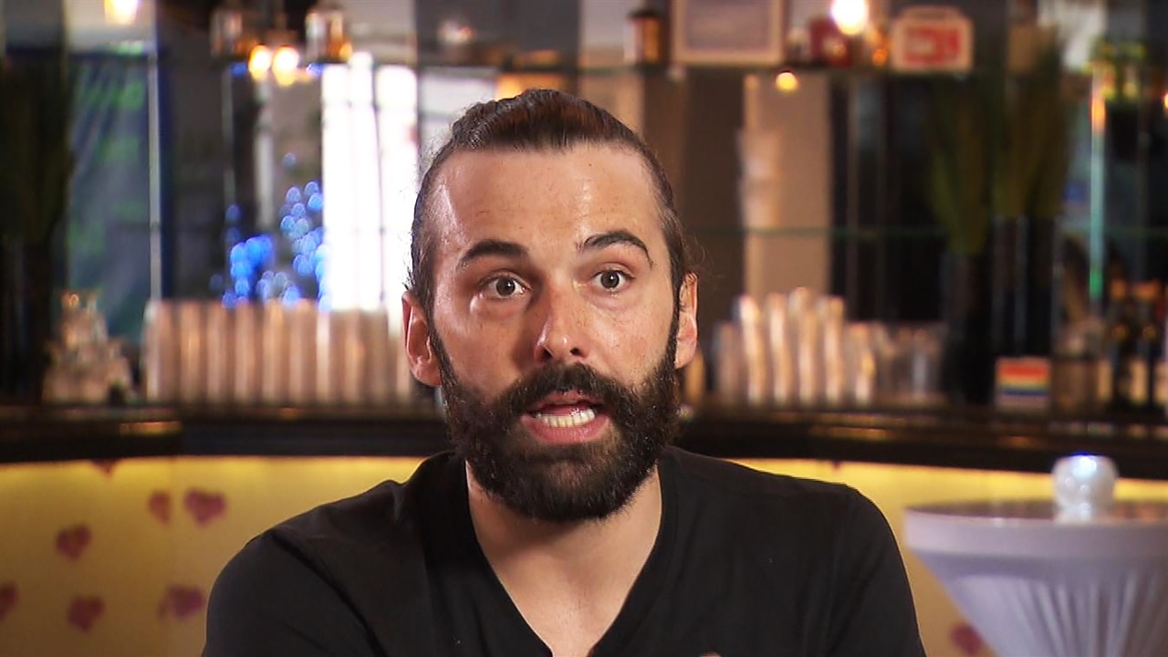 Jonathan Van Ness Urges LGBTQ Fans to Vote in 2020 | E! News