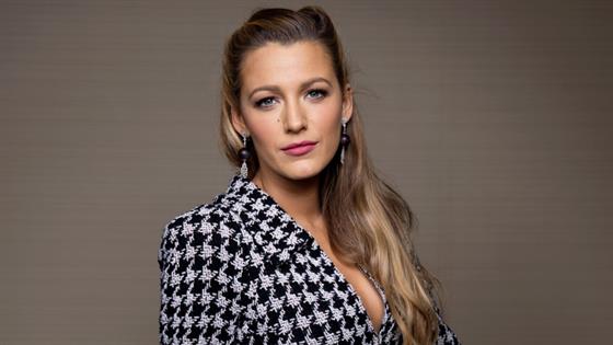 Blake Lively Deletes All Her Instagram Postsexcept For One E Online 