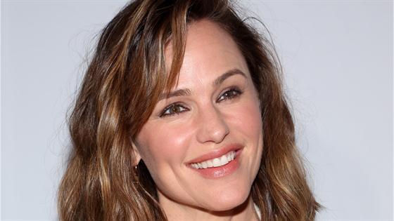 Jennifer Garner DEBUTS New Hair Transformation