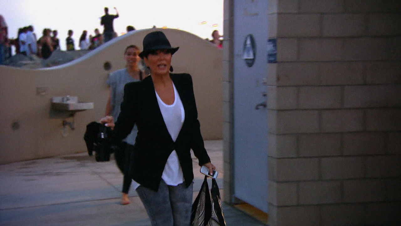 Remember When Kris Jenner Accidently Peed Her Pants? | E! News