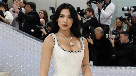 Met Gala: Dua Lipa Rocks 200-Carat Tiffany Diamond Necklace