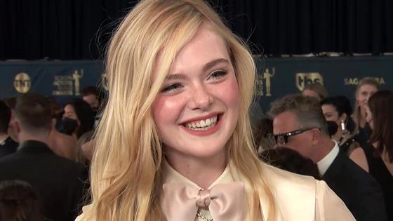 Elle Fanning Talks About the Glee Sequence in 'Girl From Plainville'  Episode 4