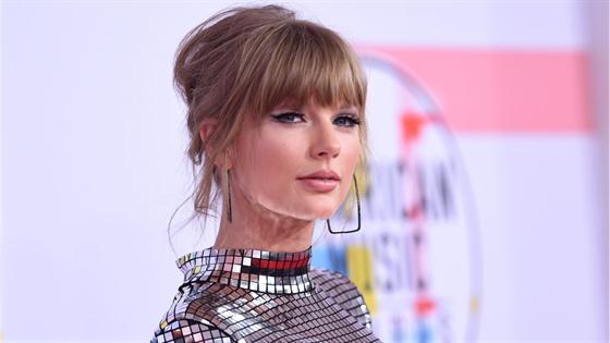 Taylor Swift Answers Fan Questions at 2019 BBMAs