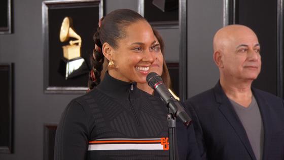 Alicia Keys Covers Killing Me Softly And Other Hits At Grammys E Online