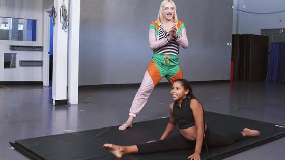 Laganja Estranja Teaches Daelyanna How to Do Jump Splits E! Online