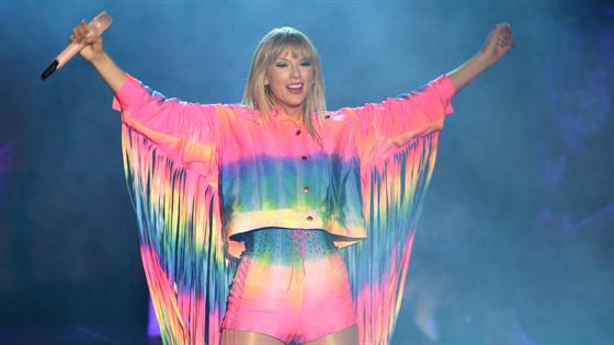 Taylor Swift Debuts Snippet of Re-Recorded Hit 