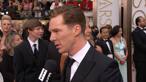 Benedict Cumberbatch Flirts With Oscar Fans - E! Online