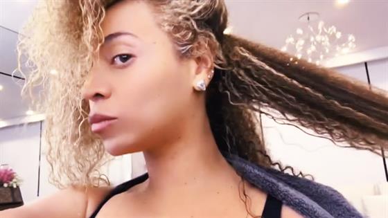 Beyoncé Gives Rare Look at Her Natural Hair in Wash Day Video