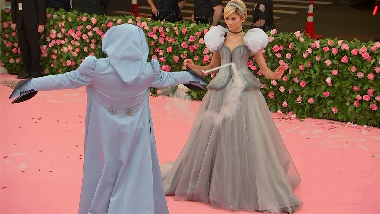 Lindsay Lohan Accuses Zendaya of Copying Claire Danes' Met Gala Gown - E!  Online