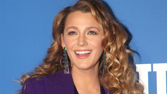 blake-lively-turns-heads-in-plunging-purple-suit