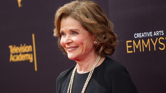 "Arrested Development" Star Jessica Walter Passes Away at ...