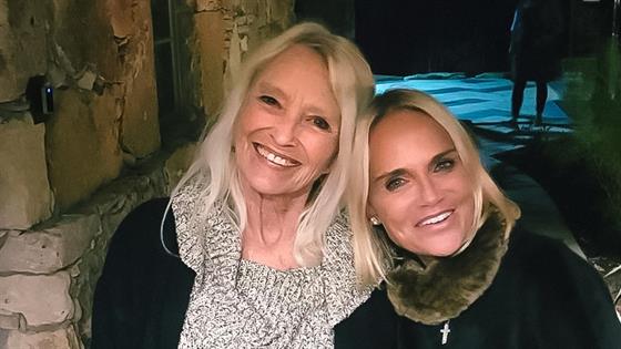 Kristin Chenoweth Mourns Death of Her Birth Mother Lynn